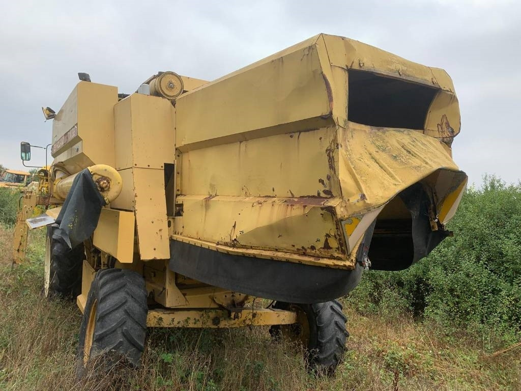 New Holland TX 32 - Θεριζοαλωνιστική μηχανή: φωτογραφία 5 New Holland TX 32 - Θεριζοαλωνιστική μηχανή: φωτογραφία 5