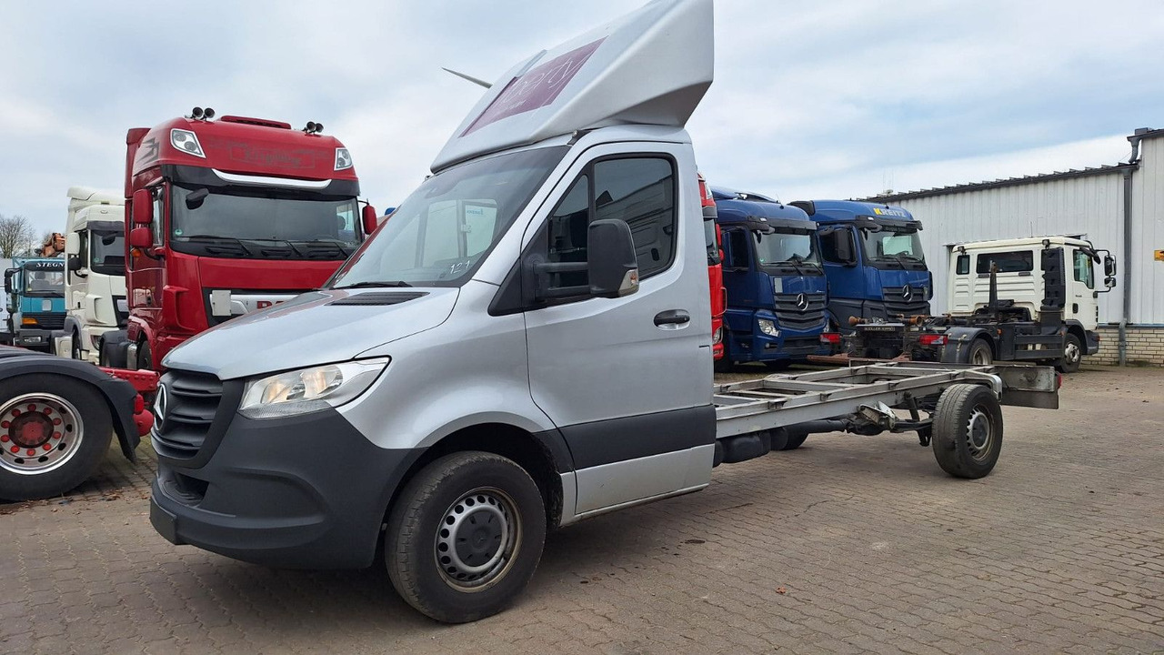 Mercedes-Benz Fahrgestell 316 - Φορτηγό σασί: φωτογραφία 1 Mercedes-Benz Fahrgestell 316 - Φορτηγό σασί: φωτογραφία 1