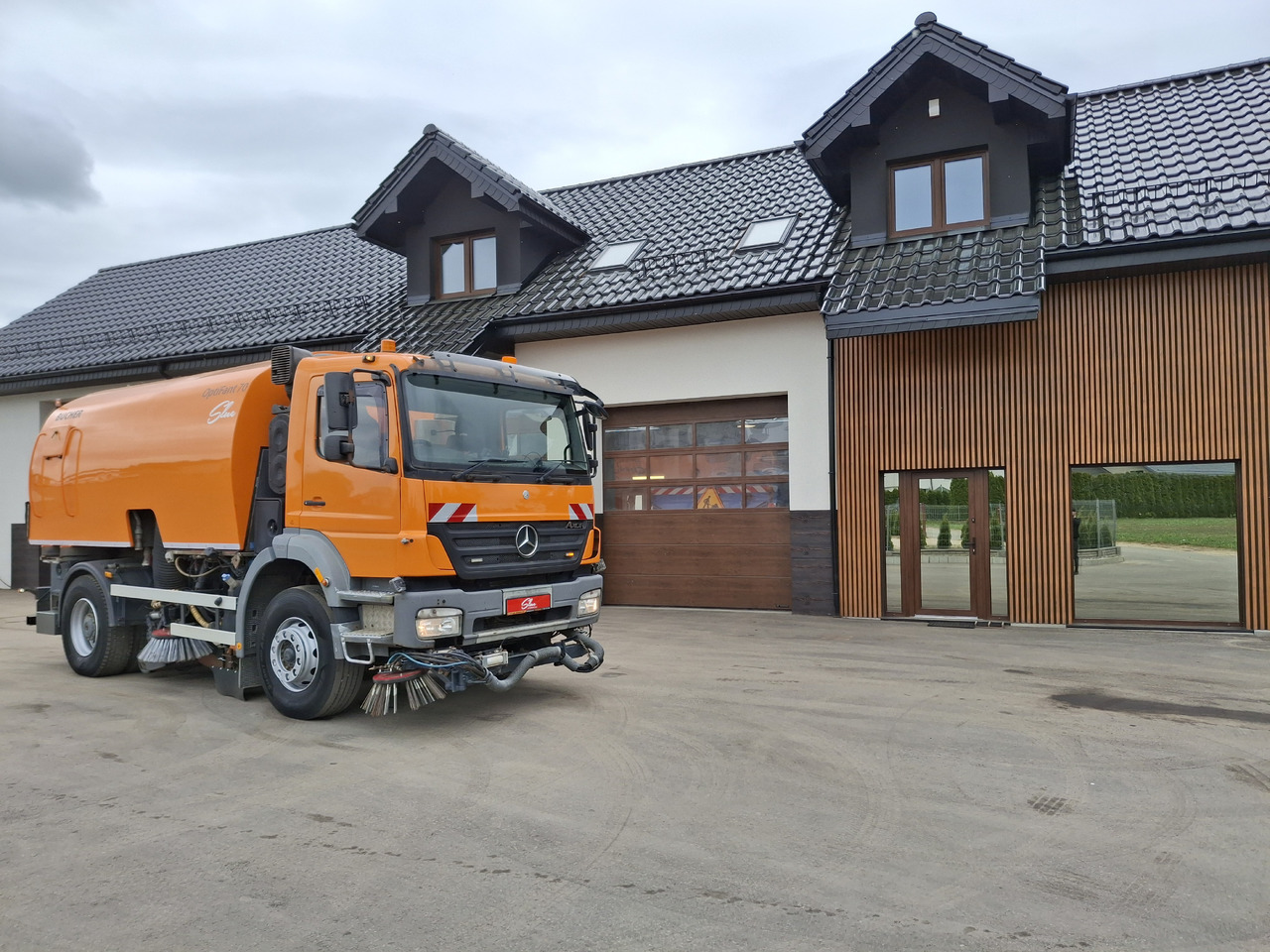 MERCEDES-BENZ Axor 1823 Zamiatarka Kehrmaschine BUCHER 2 Motoren Szczotki L/R Sweeper - Σάρωθρο δρόμων: φωτογραφία 1 MERCEDES-BENZ Axor 1823 Zamiatarka Kehrmaschine BUCHER 2 Motoren Szczotki L/R Sweeper - Σάρωθρο δρόμων: φωτογραφία 1