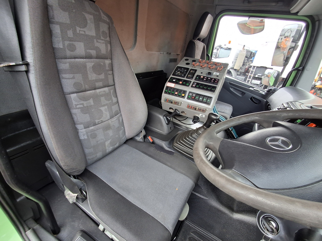 Σάρωθρο δρόμων Mercedes-Benz Atego 1524: φωτογραφία 26 Σάρωθρο δρόμων Mercedes-Benz Atego 1524: φωτογραφία 26