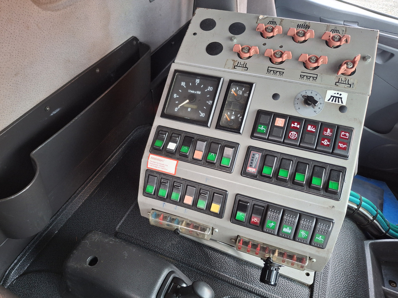 Σάρωθρο δρόμων Mercedes-Benz Atego 1524: φωτογραφία 28 Σάρωθρο δρόμων Mercedes-Benz Atego 1524: φωτογραφία 28