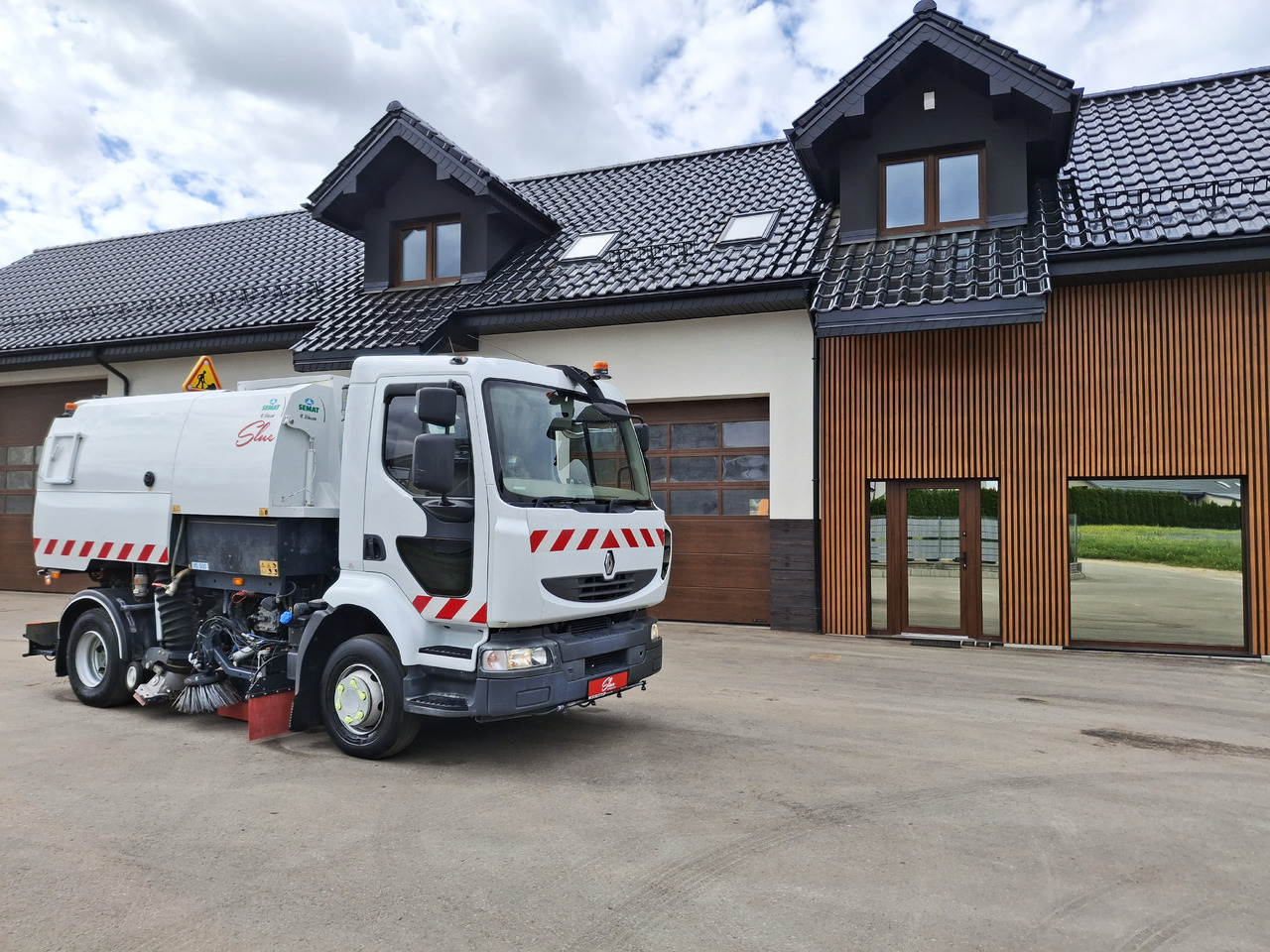 RENAULT Midlum 220 Zamiatarka Johnston VS500 Szczotki L/R Obie Strony Napęd Hydrostatyczny 2012r - Σάρωθρο δρόμων: φωτογραφία 1 RENAULT Midlum 220 Zamiatarka Johnston VS500 Szczotki L/R Obie Strony Napęd Hydrostatyczny 2012r - Σάρωθρο δρόμων: φωτογραφία 1