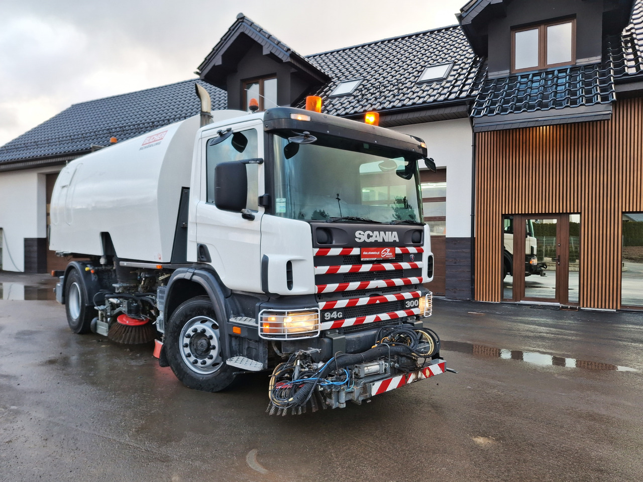 SCANIA 94G Zamiatarka Kehrmaschine BUCHER L/R Frontbürste 2 Motoren Odchwaszczarka Przednia Szczotka - Σάρωθρο δρόμων: φωτογραφία 1 SCANIA 94G Zamiatarka Kehrmaschine BUCHER L/R Frontbürste 2 Motoren Odchwaszczarka Przednia Szczotka - Σάρωθρο δρόμων: φωτογραφία 1