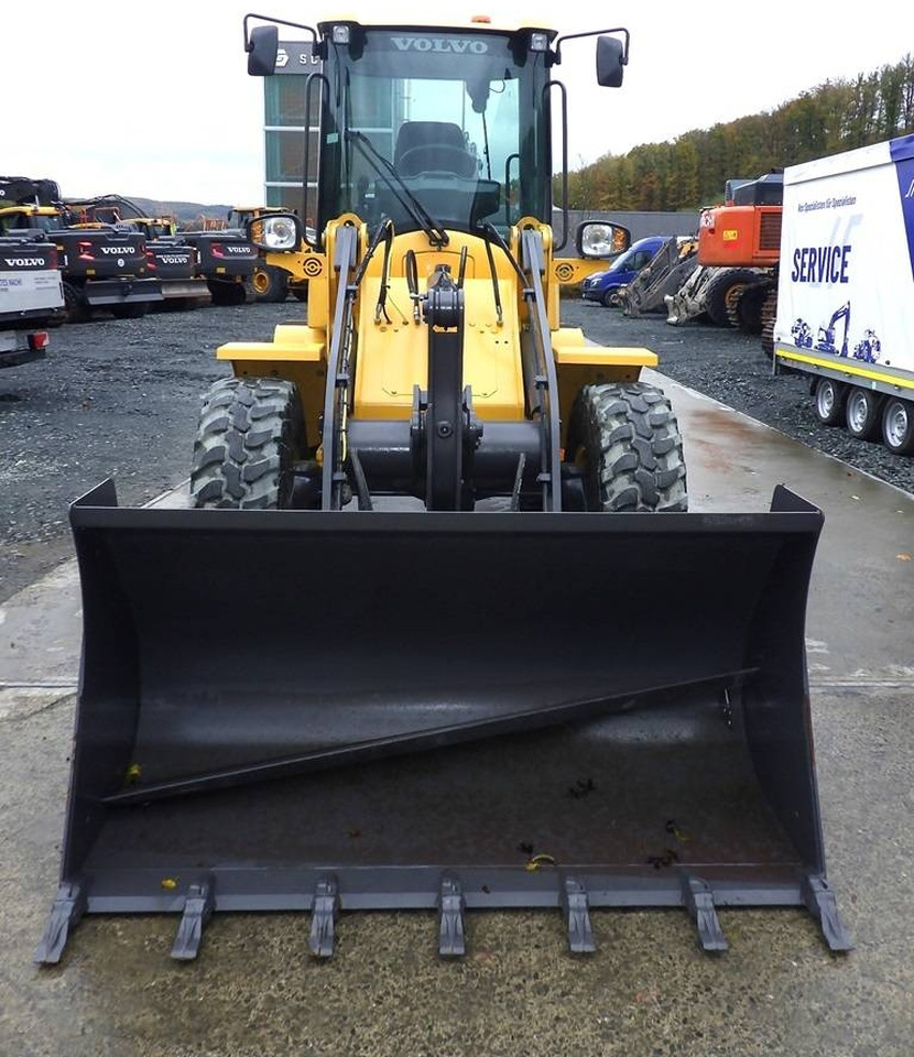 Volvo L 30 G - Ελαστιχοφόρος φορτωτής: φωτογραφία 2 Volvo L 30 G - Ελαστιχοφόρος φορτωτής: φωτογραφία 2