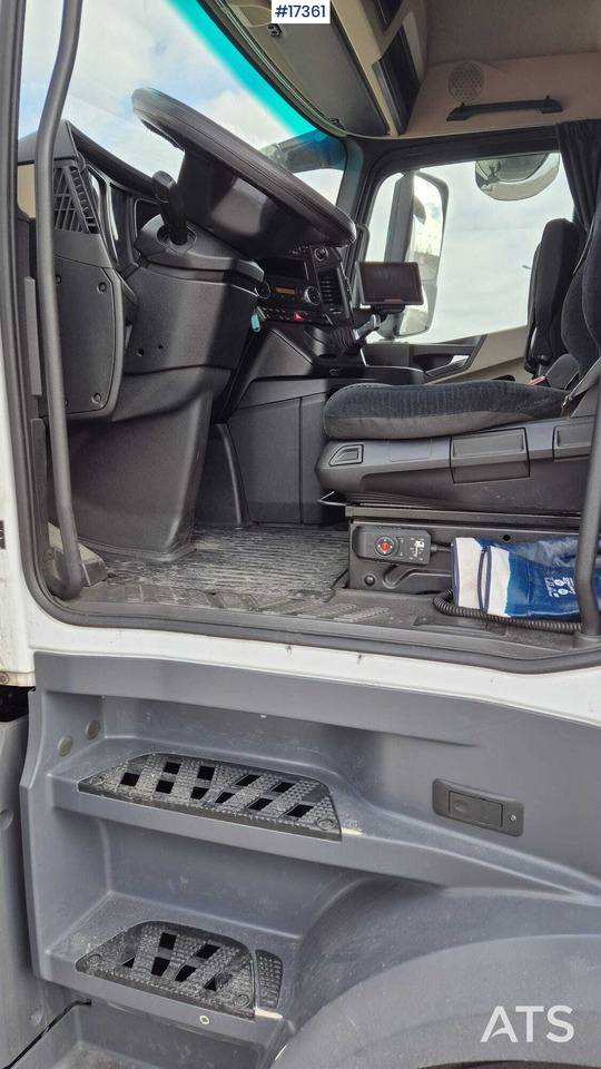 Interior photo 1: Τράκτορας MERCEDES-BENZ ACTROS 1845 BLUETEC 6 (2016) truck tractor