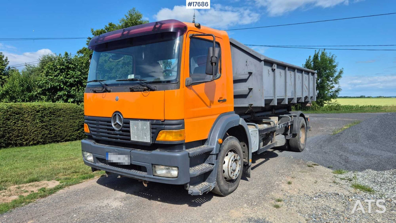 Mercedes-Benz 1828 hooklift (1999) two containers - Φορτηγό φόρτωσης γάντζου: φωτογραφία 1 Mercedes-Benz 1828 hooklift (1999) two containers - Φορτηγό φόρτωσης γάντζου: φωτογραφία 1