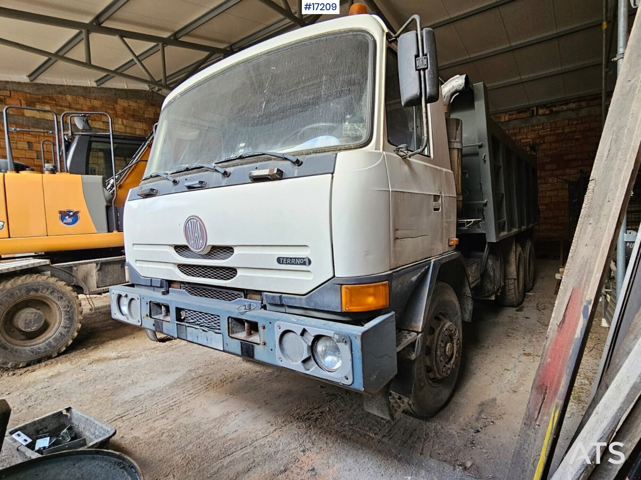 Three-axle tipper TATRA T815-2 6x6 (2007) - Φορτηγό ανατρεπόμενο: φωτογραφία 1 Three-axle tipper TATRA T815-2 6x6 (2007) - Φορτηγό ανατρεπόμενο: φωτογραφία 1