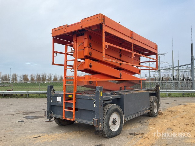2007 JLG 245-25 4x4 Diesel Scissor Lift - Ψαλιδωτό ανυψωτικό: φωτογραφία 2 2007 JLG 245-25 4x4 Diesel Scissor Lift - Ψαλιδωτό ανυψωτικό: φωτογραφία 2