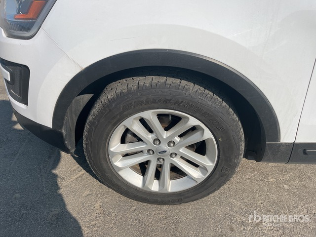 2015 Ford Explorer 4WD SUV - SUV: φωτογραφία 4 2015 Ford Explorer 4WD SUV - SUV: φωτογραφία 4
