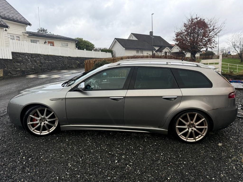 Alfa ROMEO 159 SPORTWAGON Giugiaro - Αυτοκίνητο: φωτογραφία 2 Alfa ROMEO 159 SPORTWAGON Giugiaro - Αυτοκίνητο: φωτογραφία 2