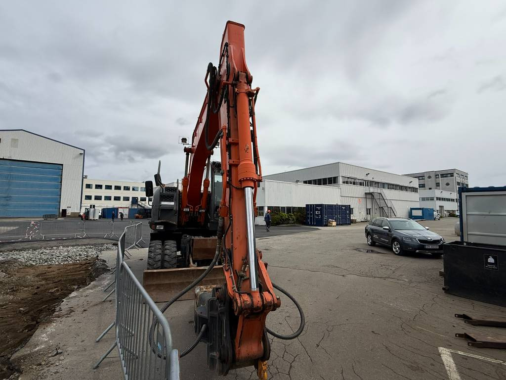 Hitachi ZX 140 W-3 - Τροχοφόρος εκσκαφέας: φωτογραφία 5 Hitachi ZX 140 W-3 - Τροχοφόρος εκσκαφέας: φωτογραφία 5