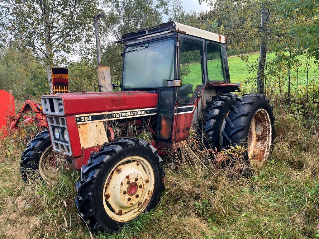 International Harvester 584 4WD - Τρακτέρ: φωτογραφία 1 International Harvester 584 4WD - Τρακτέρ: φωτογραφία 1