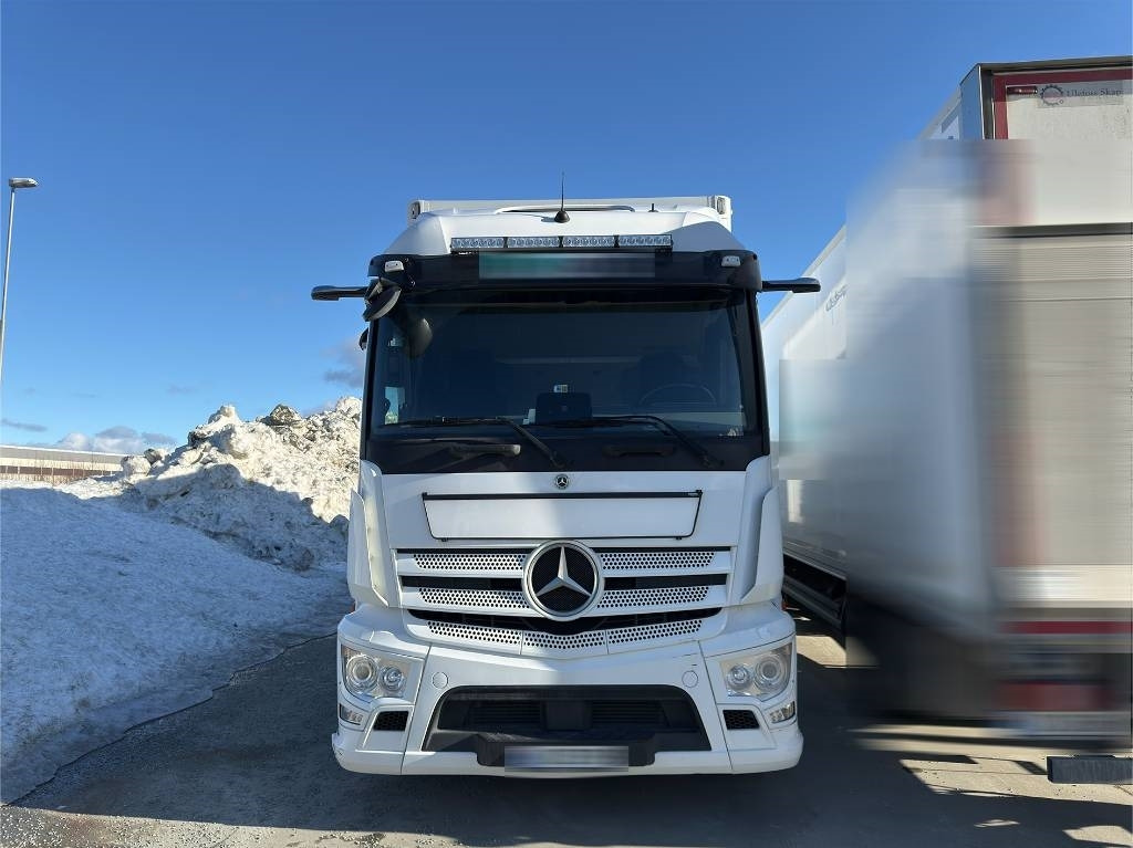 Mercedes-Benz Actros 1833 - Φορτηγό κόφα: φωτογραφία 3 Mercedes-Benz Actros 1833 - Φορτηγό κόφα: φωτογραφία 3