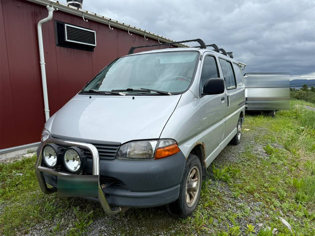 Toyota Hiace 4x4 - Βαν: φωτογραφία 4 Toyota Hiace 4x4 - Βαν: φωτογραφία 4