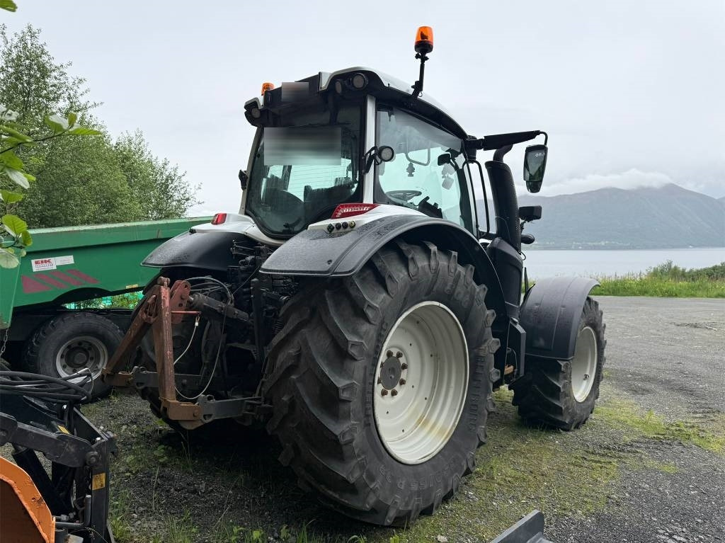 Valtra N 174 med frontlaster - Τρακτέρ: φωτογραφία 3 Valtra N 174 med frontlaster - Τρακτέρ: φωτογραφία 3