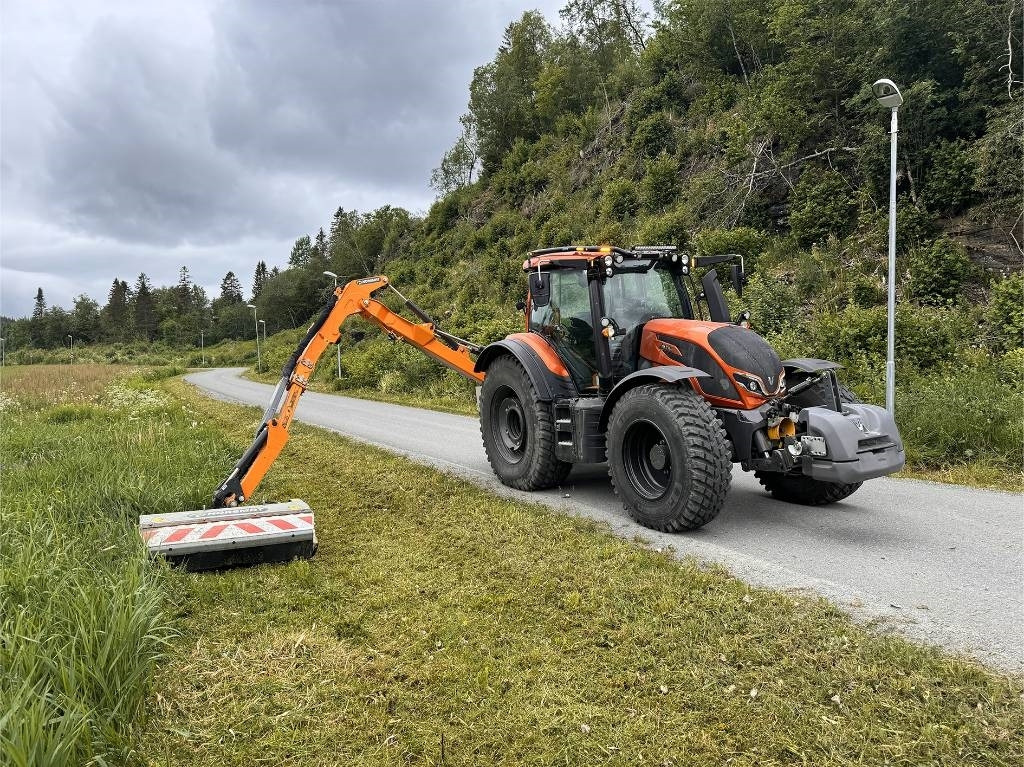 Valtra N175 V inkl. Noremat armklipper kantslåttløsning - Τρακτέρ: φωτογραφία 1 Valtra N175 V inkl. Noremat armklipper kantslåttløsning - Τρακτέρ: φωτογραφία 1