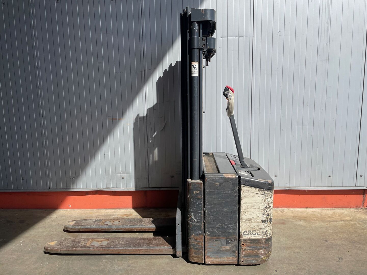 Crown WE2300 1.6 TT - Μηχάνημα στοίβαξης: φωτογραφία 1 Crown WE2300 1.6 TT - Μηχάνημα στοίβαξης: φωτογραφία 1