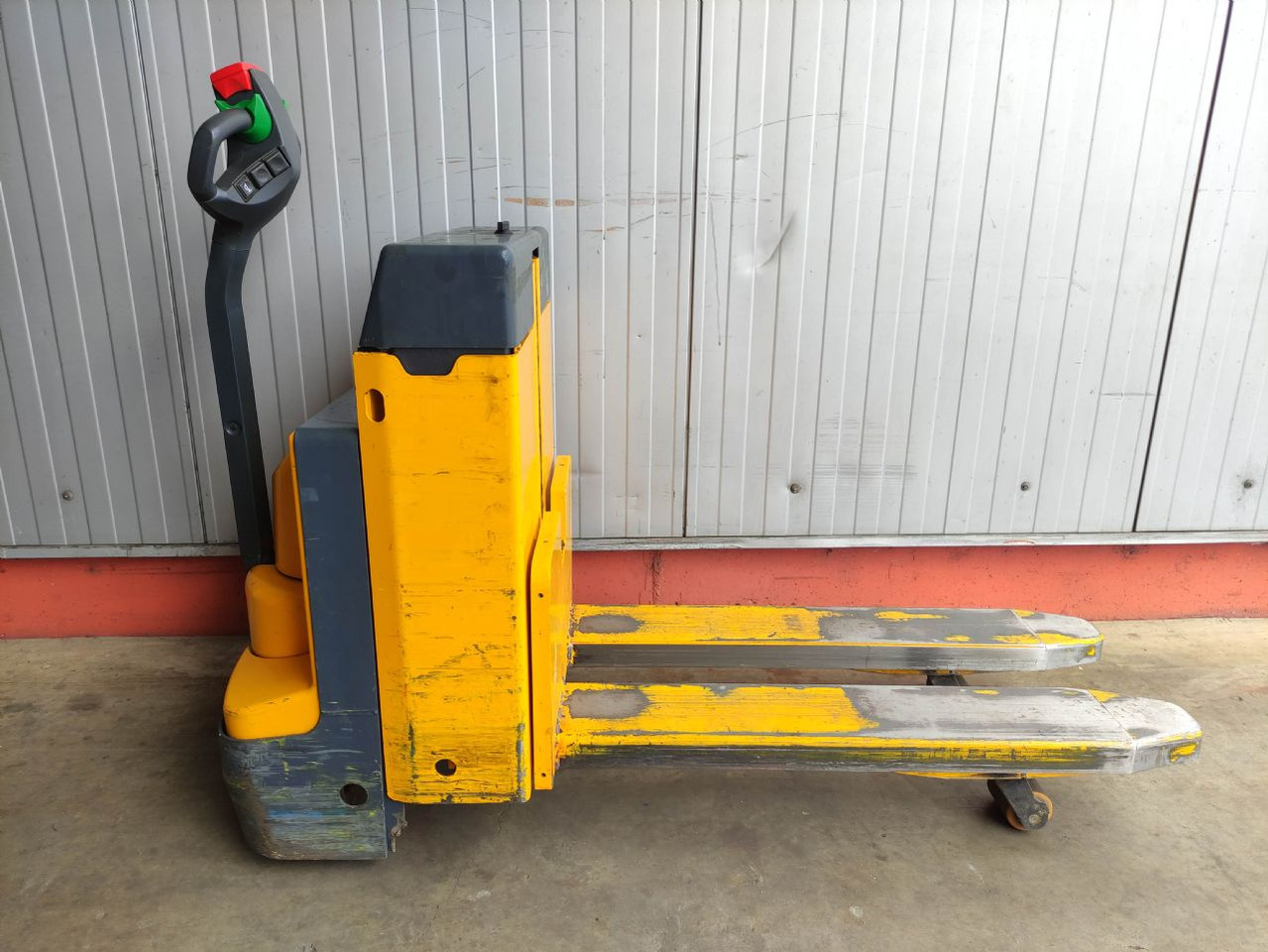 Jungheinrich ELS 18 (Doppelstock) - Μηχάνημα στοίβαξης: φωτογραφία 2 Jungheinrich ELS 18 (Doppelstock) - Μηχάνημα στοίβαξης: φωτογραφία 2