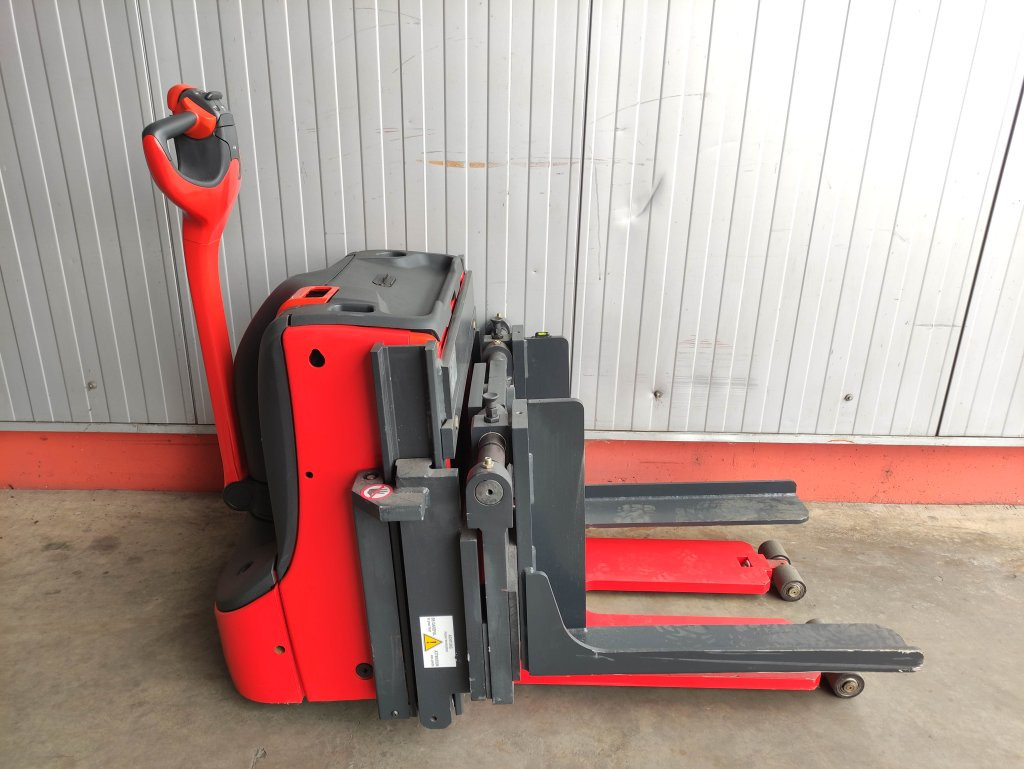 Linde T20 *Sonderbau-Batteriewechselwagen-388* - Μηχάνημα στοίβαξης: φωτογραφία 2 Linde T20 *Sonderbau-Batteriewechselwagen-388* - Μηχάνημα στοίβαξης: φωτογραφία 2