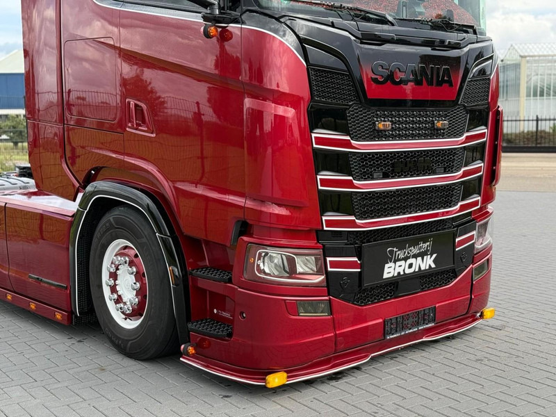 Scania S580 V8 NGS SHOWTRUCK, VOLLUCHT, RETARDER, LEER, GESTUURD. - Τράκτορας: φωτογραφία 2 Scania S580 V8 NGS SHOWTRUCK, VOLLUCHT, RETARDER, LEER, GESTUURD. - Τράκτορας: φωτογραφία 2