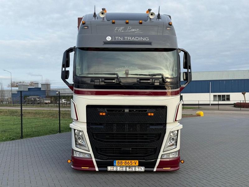 Volvo FH 13.500XL SHOW TRUCK, SPECIAL INTERIOR, TOP STAAT, VOLLUCHT, LAGE KM. - Φορτηγό κόφα: φωτογραφία 2 Volvo FH 13.500XL SHOW TRUCK, SPECIAL INTERIOR, TOP STAAT, VOLLUCHT, LAGE KM. - Φορτηγό κόφα: φωτογραφία 2