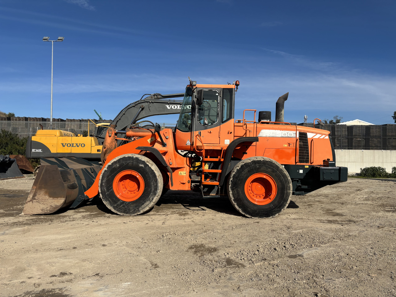Doosan DL300 - Ελαστιχοφόρος φορτωτής: φωτογραφία 2 Doosan DL300 - Ελαστιχοφόρος φορτωτής: φωτογραφία 2