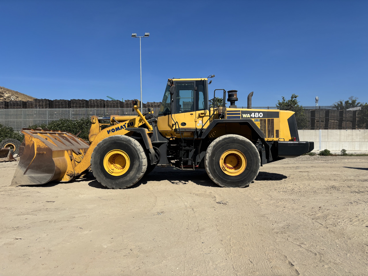 KOMATSU WA480-6 - Ελαστιχοφόρος φορτωτής: φωτογραφία 2 KOMATSU WA480-6 - Ελαστιχοφόρος φορτωτής: φωτογραφία 2