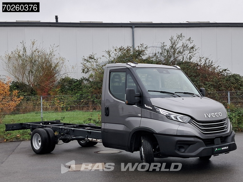 Iveco Daily 35C21 Neu! 3.0L 2025-Modell Automatik 210PS Radstand 410 Fahrgestell Doppelbereifung LED ACC Klima Euro6 Chassis A/C - Ελαφρύ επαγγελματικό: φωτογραφία 2 Iveco Daily 35C21 Neu! 3.0L 2025-Modell Automatik 210PS Radstand 410 Fahrgestell Doppelbereifung LED ACC Klima Euro6 Chassis A/C - Ελαφρύ επαγγελματικό: φωτογραφία 2