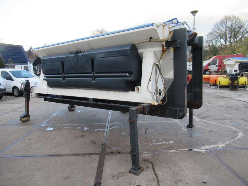 NIDO STRATOS B40-36 PALN-450 Rotopo 4m3 + 2.200L Salzstreuer Saltspreader Zoutstrooier - Αλατιέρα: φωτογραφία 3 NIDO STRATOS B40-36 PALN-450 Rotopo 4m3 + 2.200L Salzstreuer Saltspreader Zoutstrooier - Αλατιέρα: φωτογραφία 3