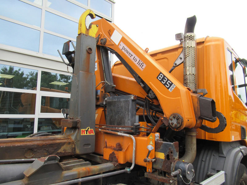 Scania P 320 B 6x2*4 + HMF 835 + HYVA Haakarm - Φορτηγό φόρτωσης γάντζου, Φορτηγό με γερανό: φωτογραφία 5 Scania P 320 B 6x2*4 + HMF 835 + HYVA Haakarm - Φορτηγό φόρτωσης γάντζου, Φορτηγό με γερανό: φωτογραφία 5