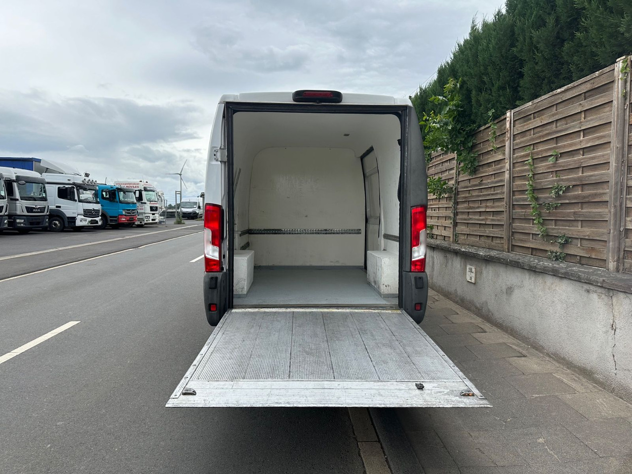 Fiat Ducato130*Automatik*Ladebordwand/LBW 500Kg - Βαν: φωτογραφία 4 Fiat Ducato130*Automatik*Ladebordwand/LBW 500Kg - Βαν: φωτογραφία 4