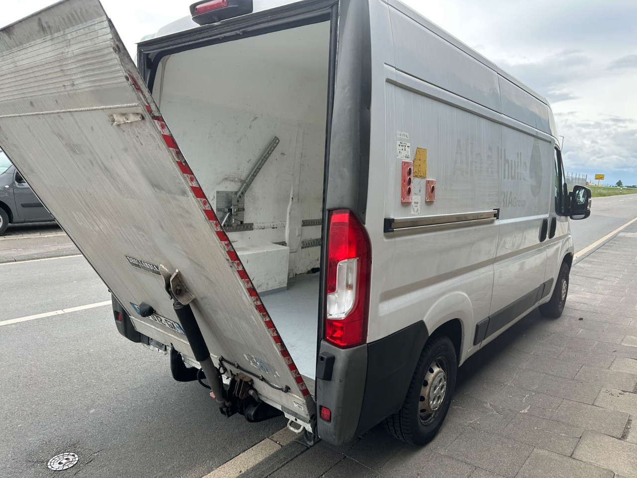 Fiat Ducato130*Automatik*Ladebordwand/LBW 500Kg - Βαν: φωτογραφία 5 Fiat Ducato130*Automatik*Ladebordwand/LBW 500Kg - Βαν: φωτογραφία 5