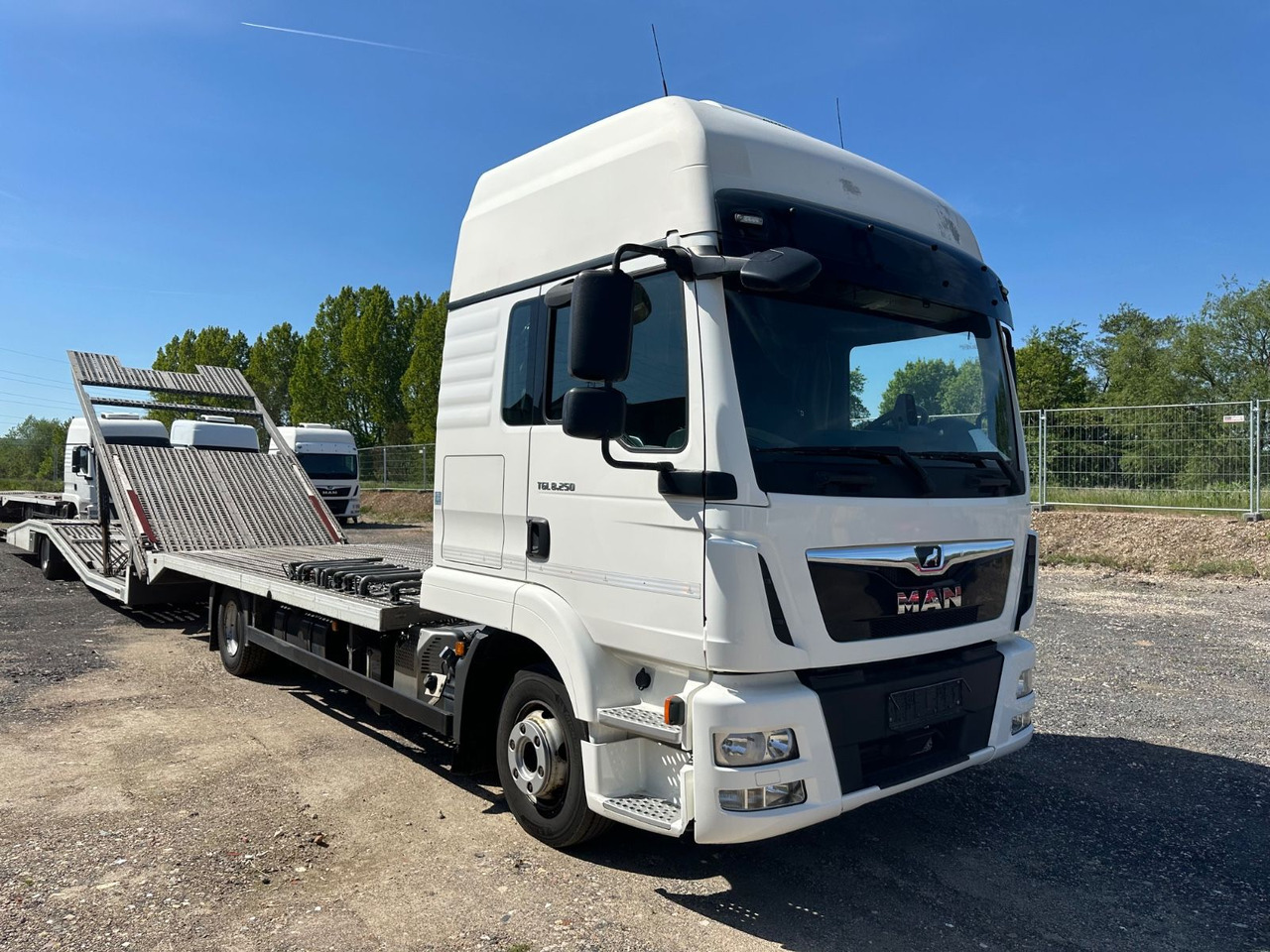 MAN 8.250 TGL*4x L1H1*XLX Kabine*VDI2700*TOP* - Φορτηγό αυτοκινητάμαξα: φωτογραφία 2 MAN 8.250 TGL*4x L1H1*XLX Kabine*VDI2700*TOP* - Φορτηγό αυτοκινητάμαξα: φωτογραφία 2