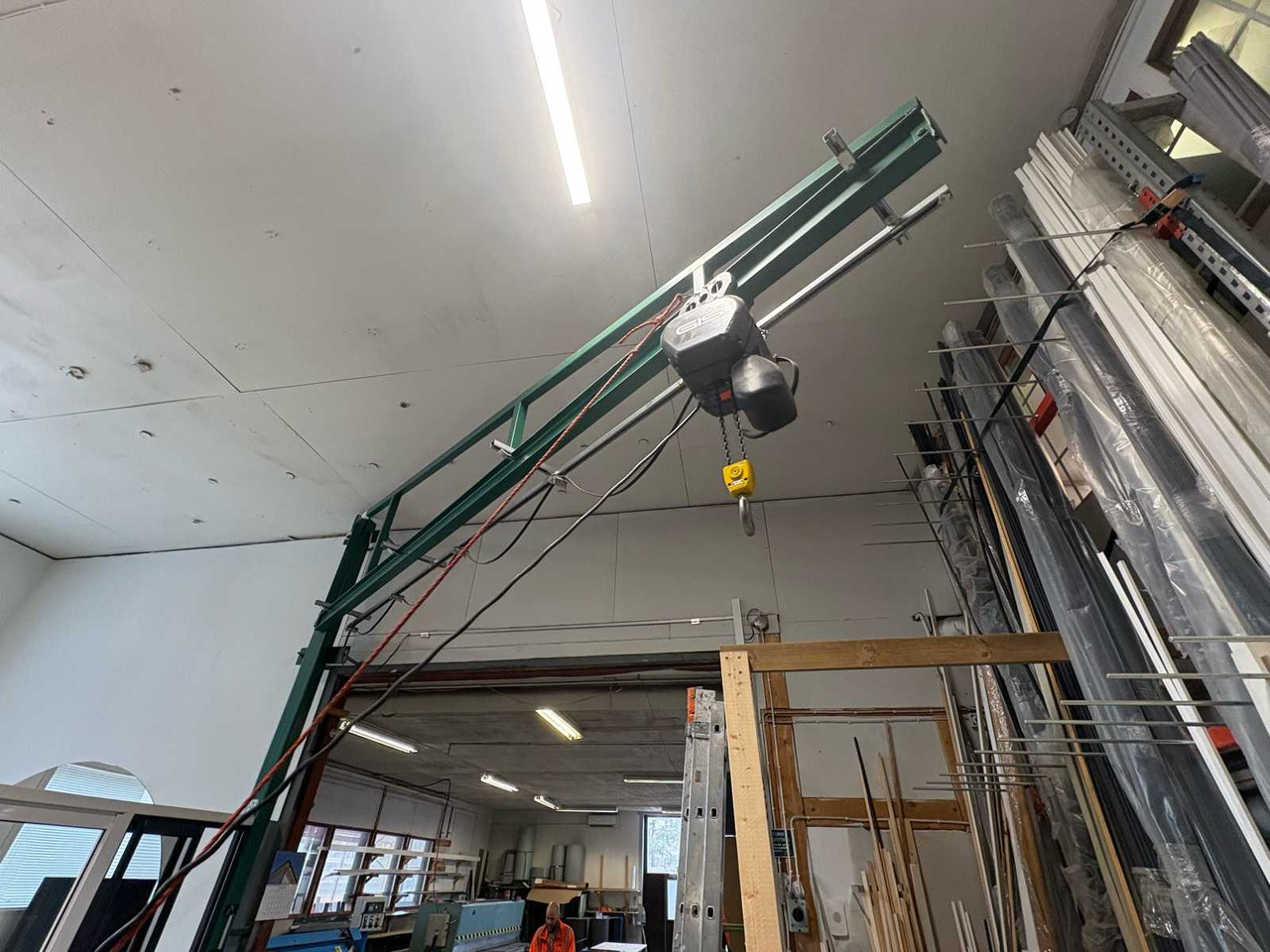 Column lift 500kg - Πυλώνας γερανός: φωτογραφία 1 Column lift 500kg - Πυλώνας γερανός: φωτογραφία 1