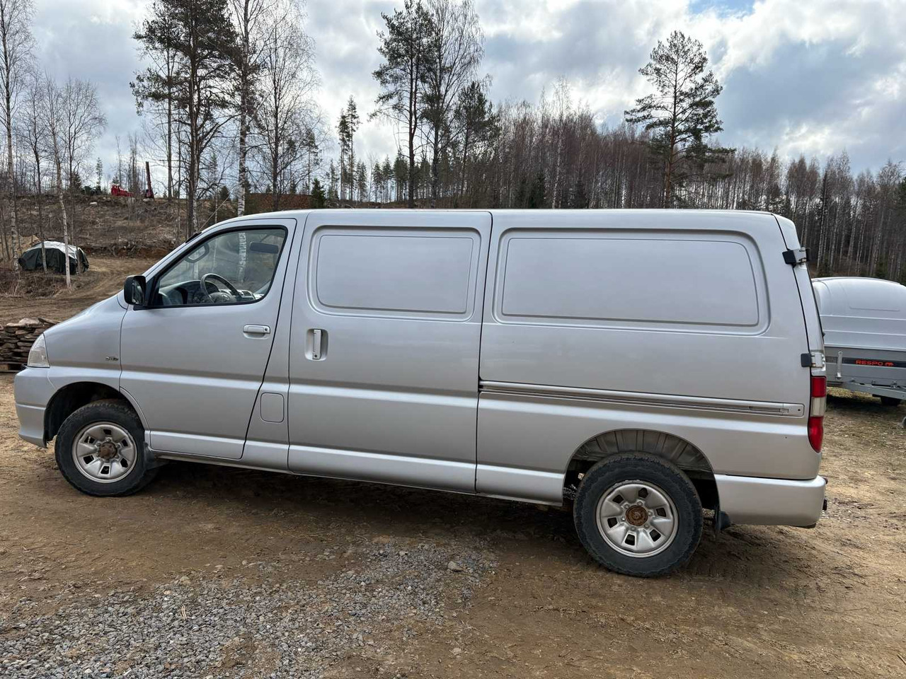 Van Toyota Hiace 2.5 - Βαν: φωτογραφία 4 Van Toyota Hiace 2.5 - Βαν: φωτογραφία 4