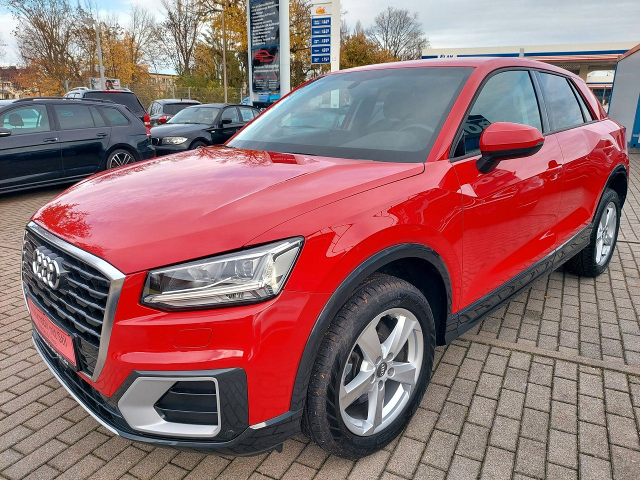 Audi Q2 40 TFSI quattro sport LED Leder Kamera AHK - SUV: φωτογραφία 5 Audi Q2 40 TFSI quattro sport LED Leder Kamera AHK - SUV: φωτογραφία 5