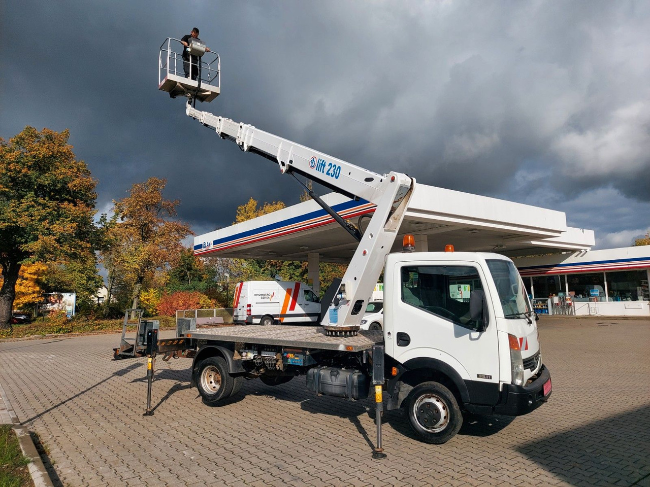Nissan CABSTAR 35.11 HUBARBEITSBÜHNE LIFT 23 METER NEU - Φορτηγό με εναέρια πλατφόρμα: φωτογραφία 1 Nissan CABSTAR 35.11 HUBARBEITSBÜHNE LIFT 23 METER NEU - Φορτηγό με εναέρια πλατφόρμα: φωτογραφία 1