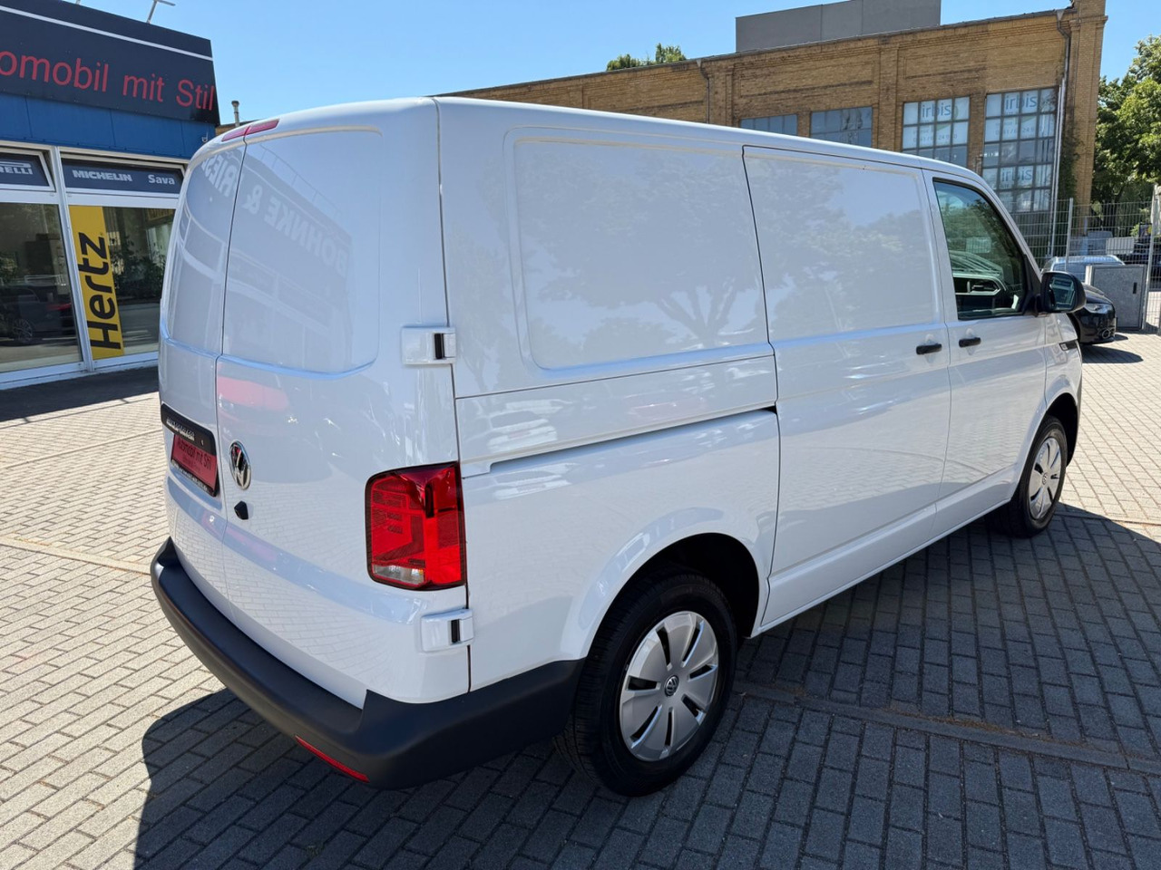 Volkswagen T6 Transporter KAMERA REGAL EINBAUTEN KLIMA - Επιβατικό βαν: φωτογραφία 4 Volkswagen T6 Transporter KAMERA REGAL EINBAUTEN KLIMA - Επιβατικό βαν: φωτογραφία 4