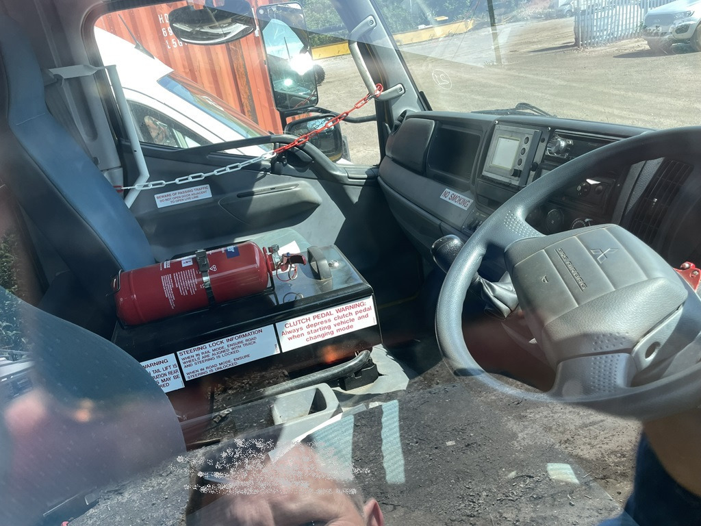 Mitsubishi Fusso - Φορτηγό κόφα: φωτογραφία 4 Mitsubishi Fusso - Φορτηγό κόφα: φωτογραφία 4
