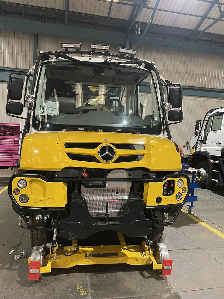 UNIMOG - Φορτηγό με γερανό: φωτογραφία 2 UNIMOG - Φορτηγό με γερανό: φωτογραφία 2