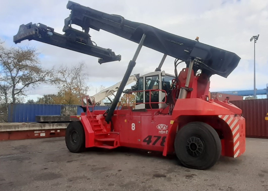 CVS FERRARI F478.6S - Reachstacker: φωτογραφία 1 CVS FERRARI F478.6S - Reachstacker: φωτογραφία 1
