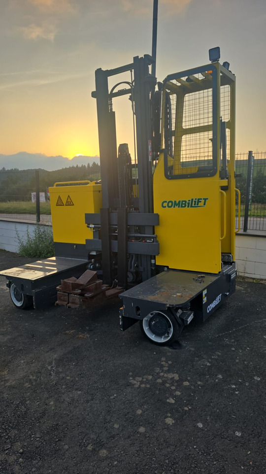 COMBILIFT C3000STE - 4-κίνητα ανυψωτικό στενών δρόμων: φωτογραφία 1 COMBILIFT C3000STE - 4-κίνητα ανυψωτικό στενών δρόμων: φωτογραφία 1