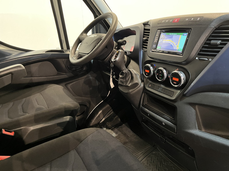 Iveco Daily 35S18D 3.0 375 Automaat Open Laadbak / Hiab Kraan / Euro 6 / Trekhaak 3500 KG / Airco / Camera / Navigatie / 3-Zits / 67.000 KM !! - Μικρό φορτηγό με καρότσα: φωτογραφία 3 Iveco Daily 35S18D 3.0 375 Automaat Open Laadbak / Hiab Kraan / Euro 6 / Trekhaak 3500 KG / Airco / Camera / Navigatie / 3-Zits / 67.000 KM !! - Μικρό φορτηγό με καρότσα: φωτογραφία 3