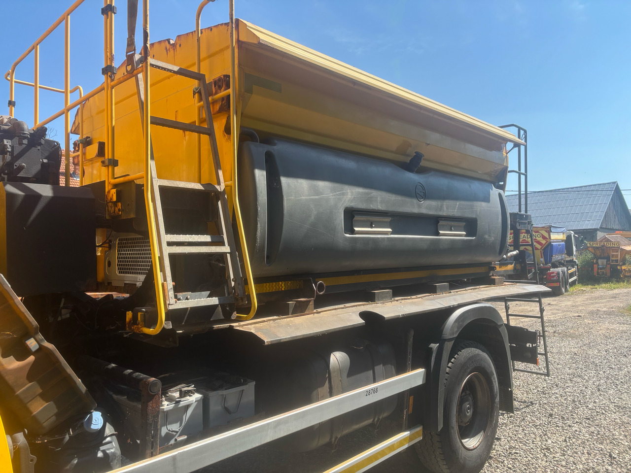 MERCEDES AROCS 1824 4x4BB  GRITTER/SPREADER/PLOUGH - Εκχιονιστικό μηχάνημα: φωτογραφία 3 MERCEDES AROCS 1824 4x4BB  GRITTER/SPREADER/PLOUGH - Εκχιονιστικό μηχάνημα: φωτογραφία 3