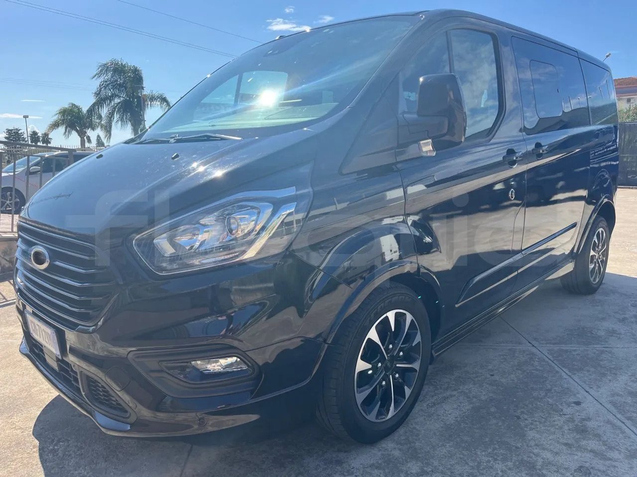 Ford Tourneo Custom - Μικρό λεωφορείο, Επιβατικό βαν: φωτογραφία 4 Ford Tourneo Custom - Μικρό λεωφορείο, Επιβατικό βαν: φωτογραφία 4