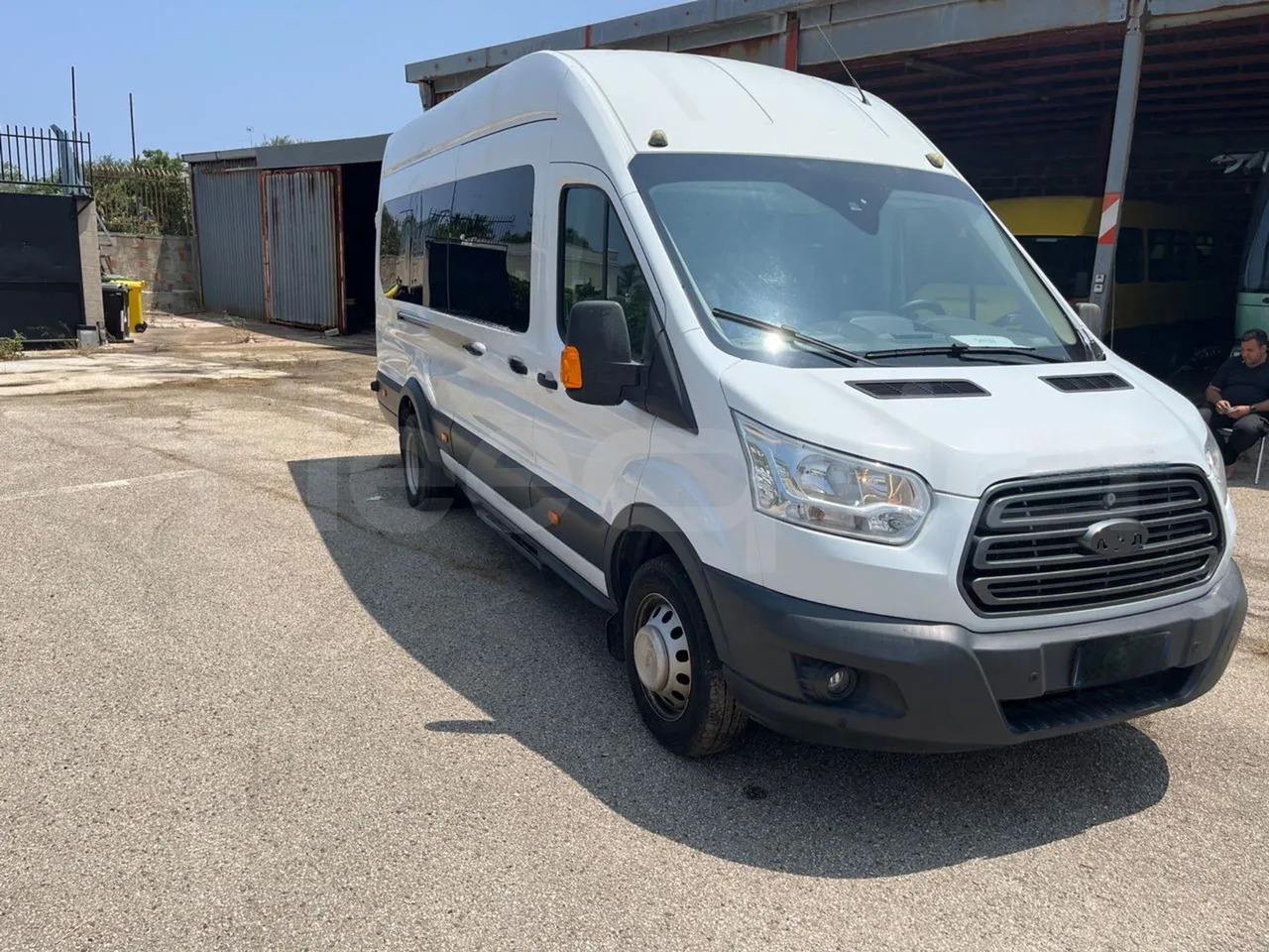 Ford Transit - Μικρό λεωφορείο: φωτογραφία 1 Ford Transit - Μικρό λεωφορείο: φωτογραφία 1
