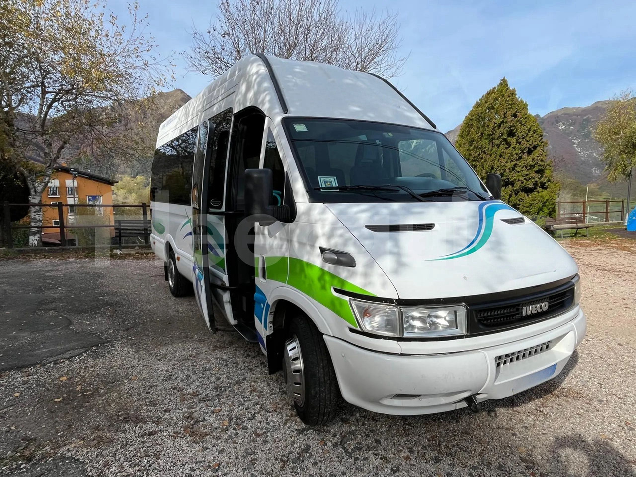 Iveco Daily - Μικρό λεωφορείο, Επιβατικό βαν: φωτογραφία 1 Iveco Daily - Μικρό λεωφορείο, Επιβατικό βαν: φωτογραφία 1