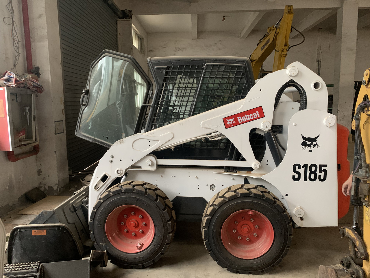BOBCAT S185 - Φορτωτής πλάγιας ολίσθησης: φωτογραφία 1 BOBCAT S185 - Φορτωτής πλάγιας ολίσθησης: φωτογραφία 1