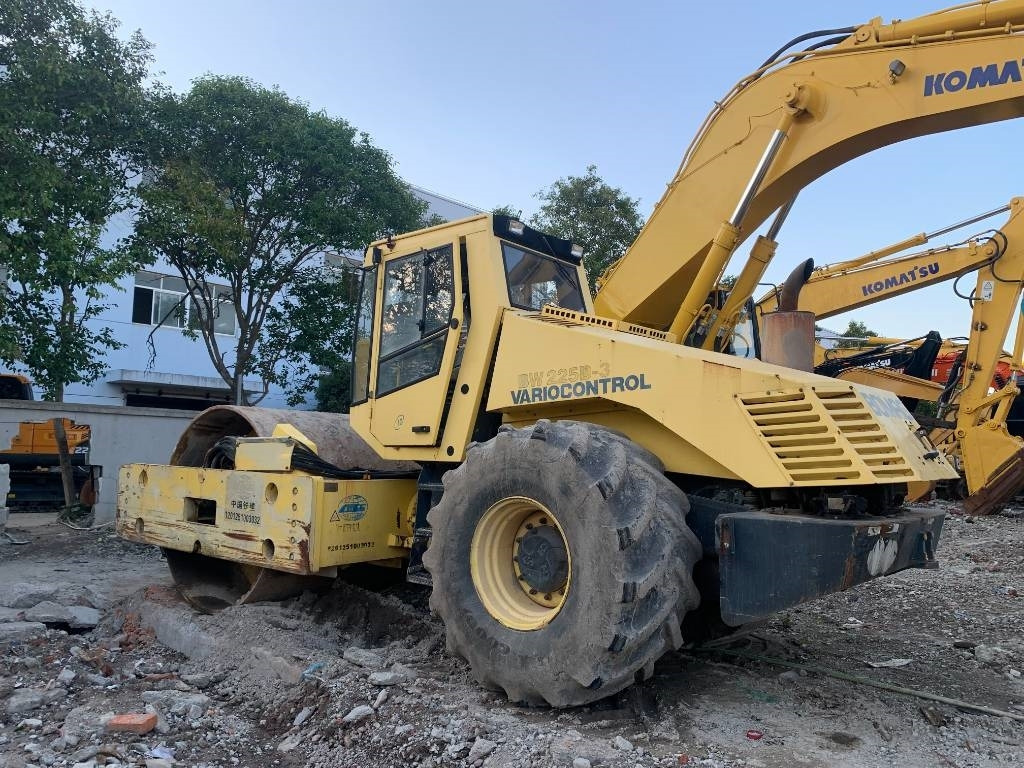 Bomag BW 225 D-3 - Ασφαλτικός οδοστρωτήρας: φωτογραφία 1 Bomag BW 225 D-3 - Ασφαλτικός οδοστρωτήρας: φωτογραφία 1