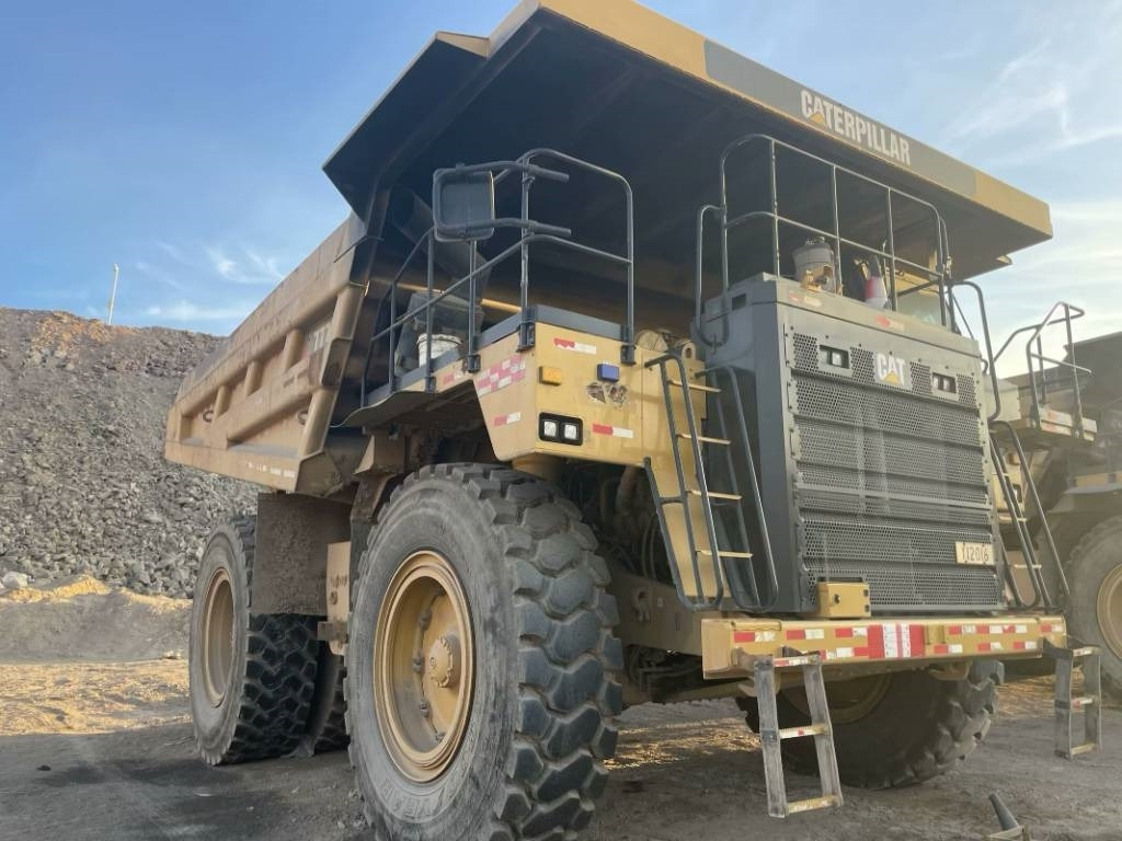 CAT 777e - Ανατρεπόμενο όχημα μεταφοράς λατομικών υλικών: φωτογραφία 2 CAT 777e - Ανατρεπόμενο όχημα μεταφοράς λατομικών υλικών: φωτογραφία 2
